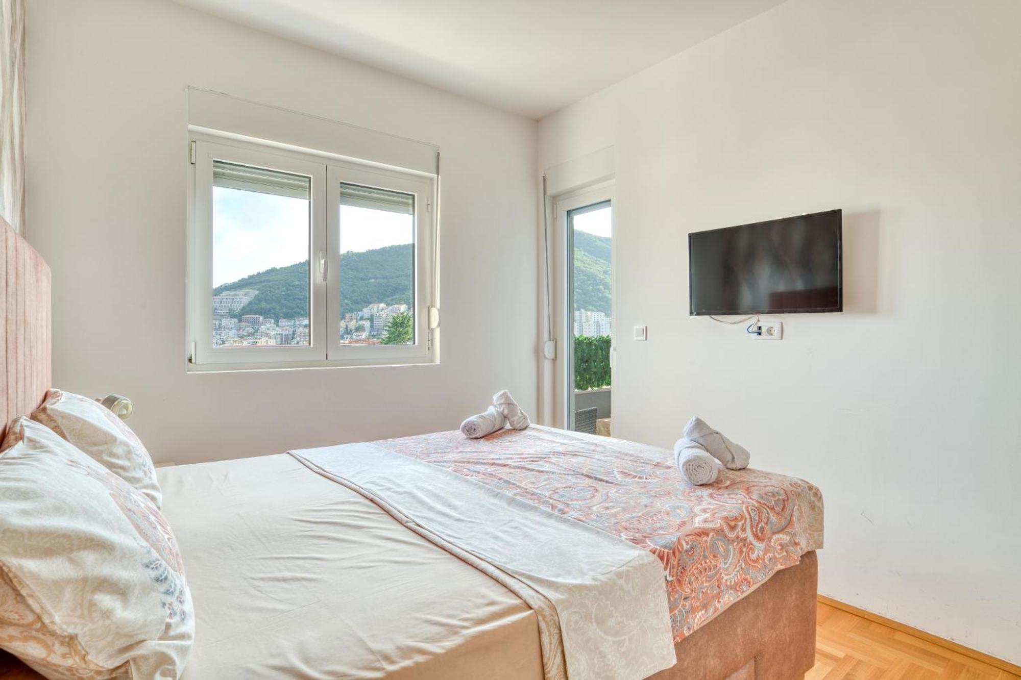 Azure Apartment *