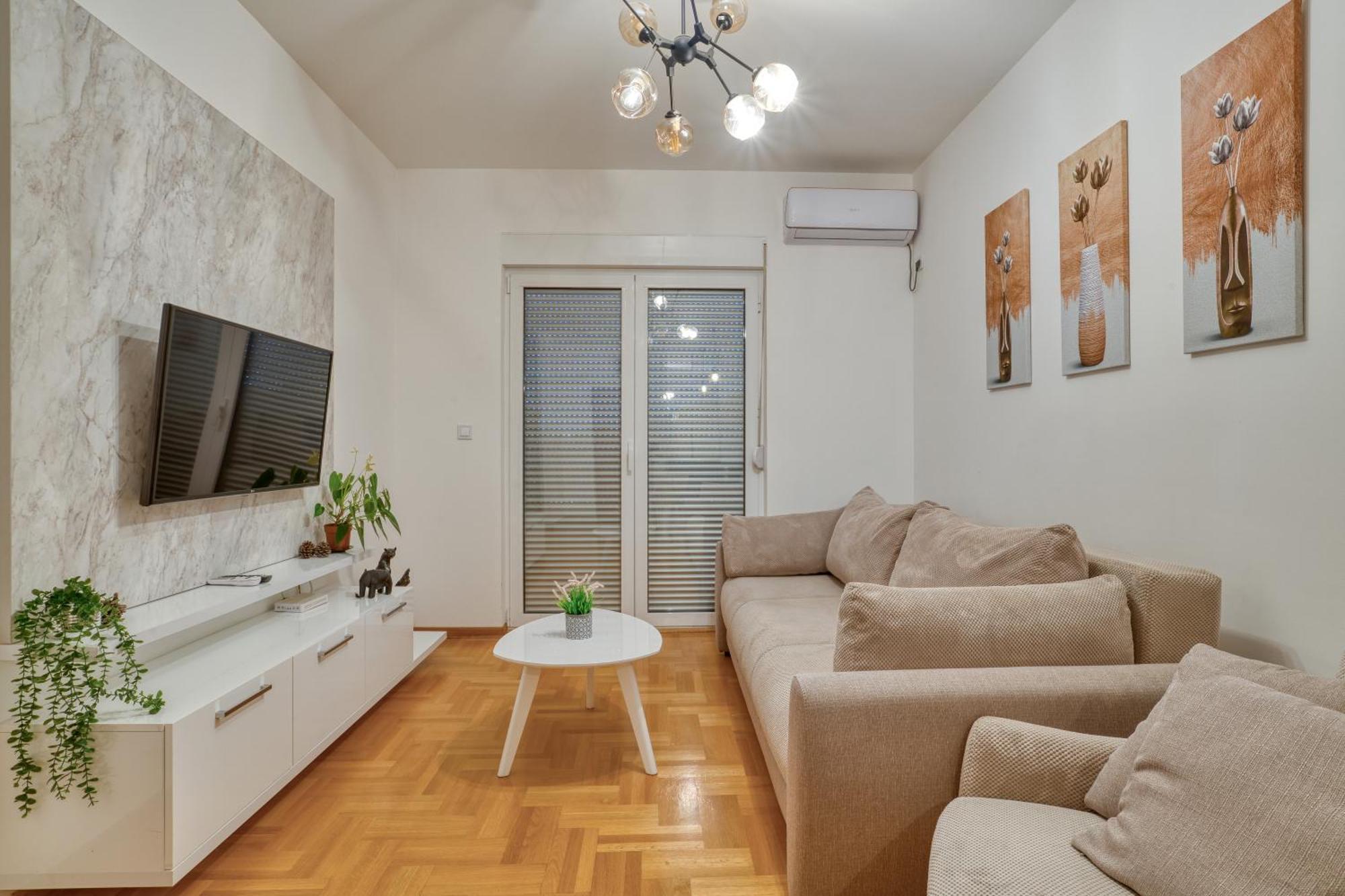 Azure Apartment *